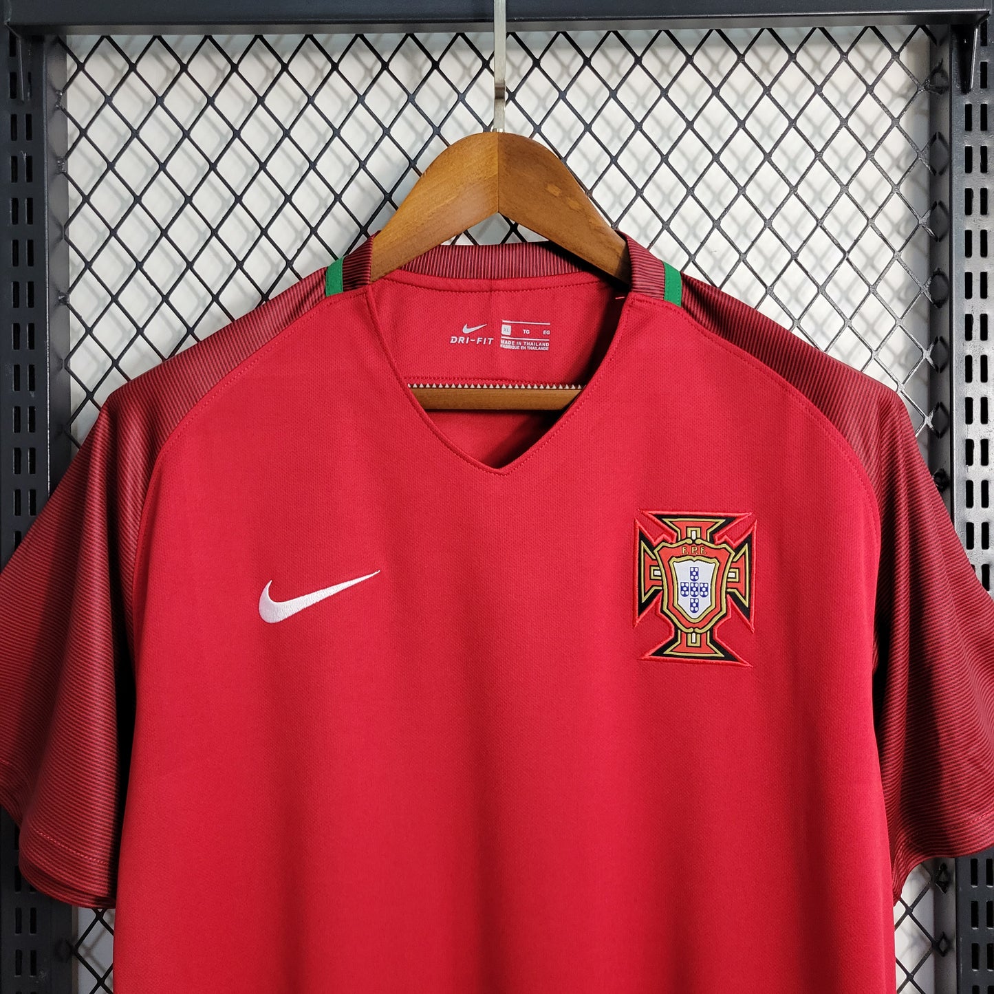 Camiseta Portugal Retro Local 2016