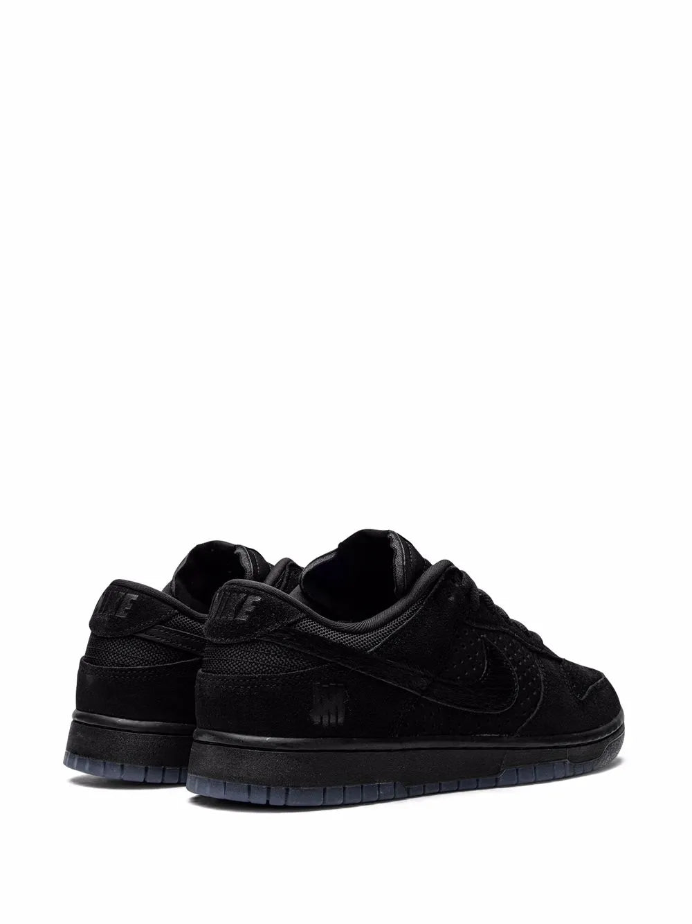 Sneaker "Undefeated x Dunk Low 'Dunk vs AF1"